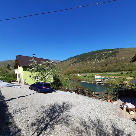 Apartmani Vila Na Drini Foca Eksteriør billede