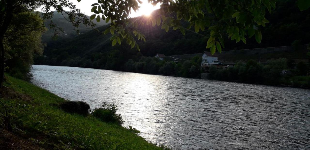 Apartmani Vila Na Drini Foca Eksteriør billede