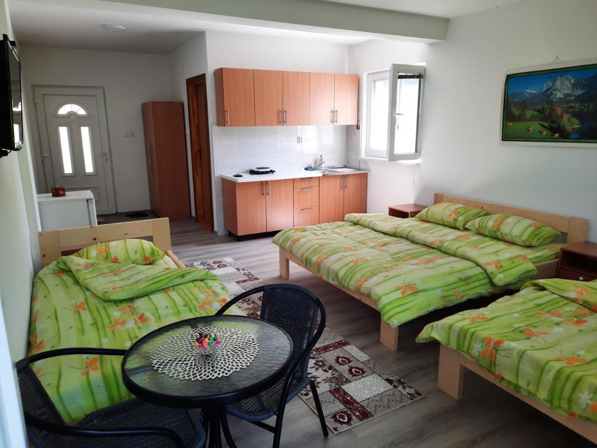 Apartmani Vila Na Drini Foca Eksteriør billede