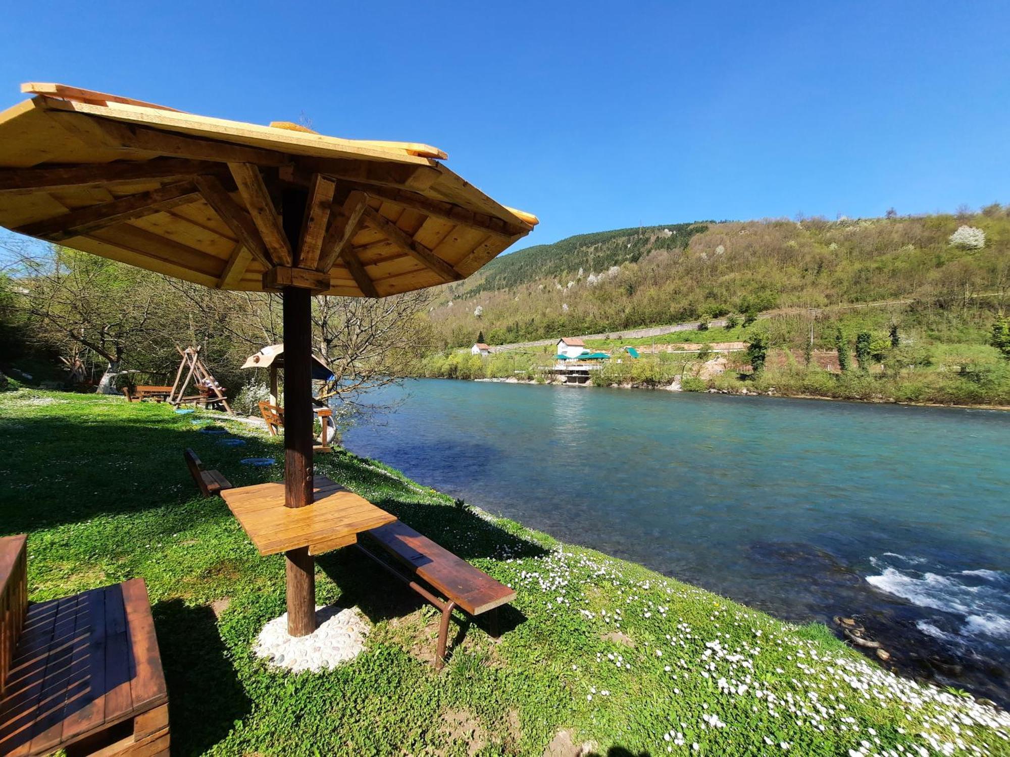 Apartmani Vila Na Drini Foca Eksteriør billede